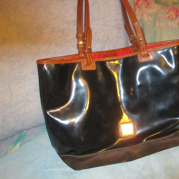 dooney &bourke patten leather handbag in like new condition - Picture 1 of 4